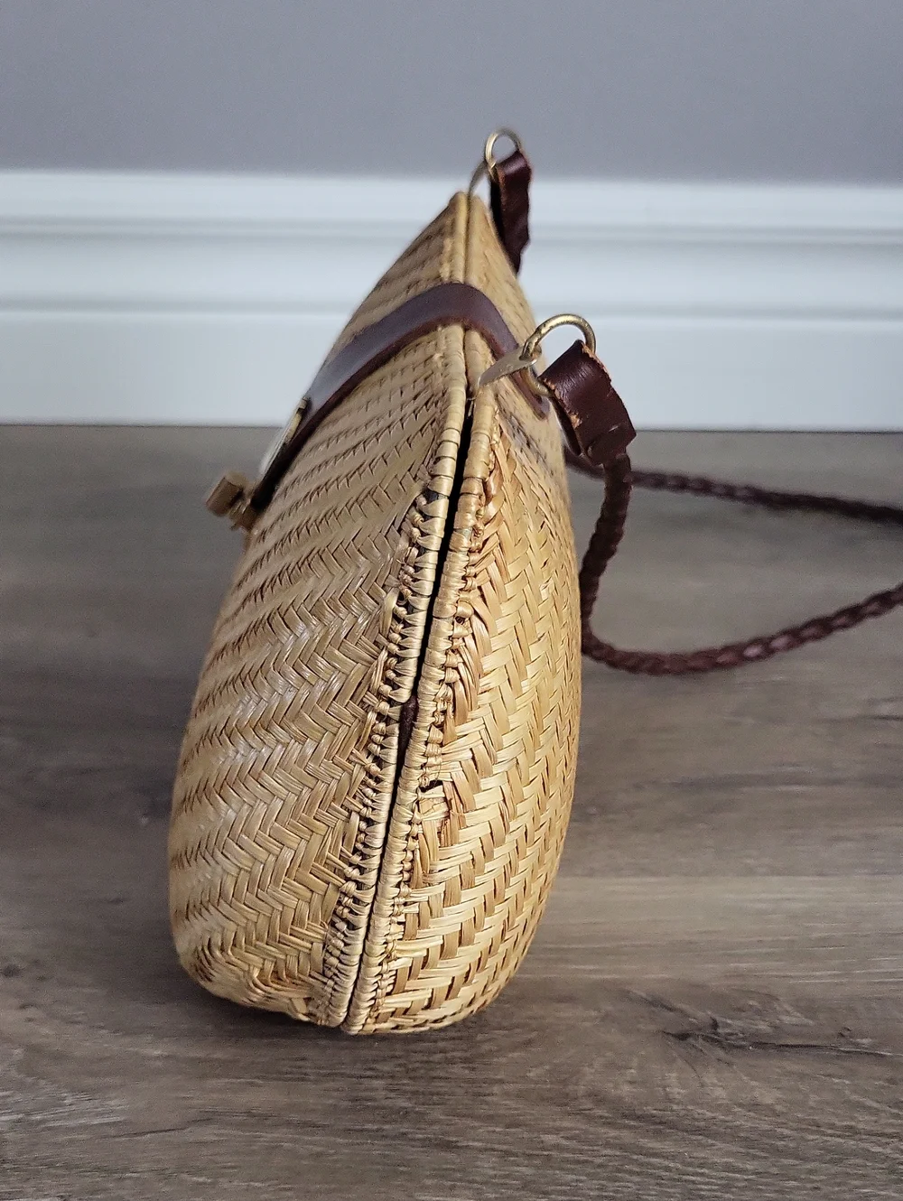 Vintage Woven Straw Rattan shoulder Bag with Leather Trim & Statement Clasp - Picture 8 of 16
